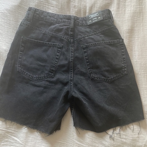 H&M Bermuda High Waist Shorts - Picture 2 of 2